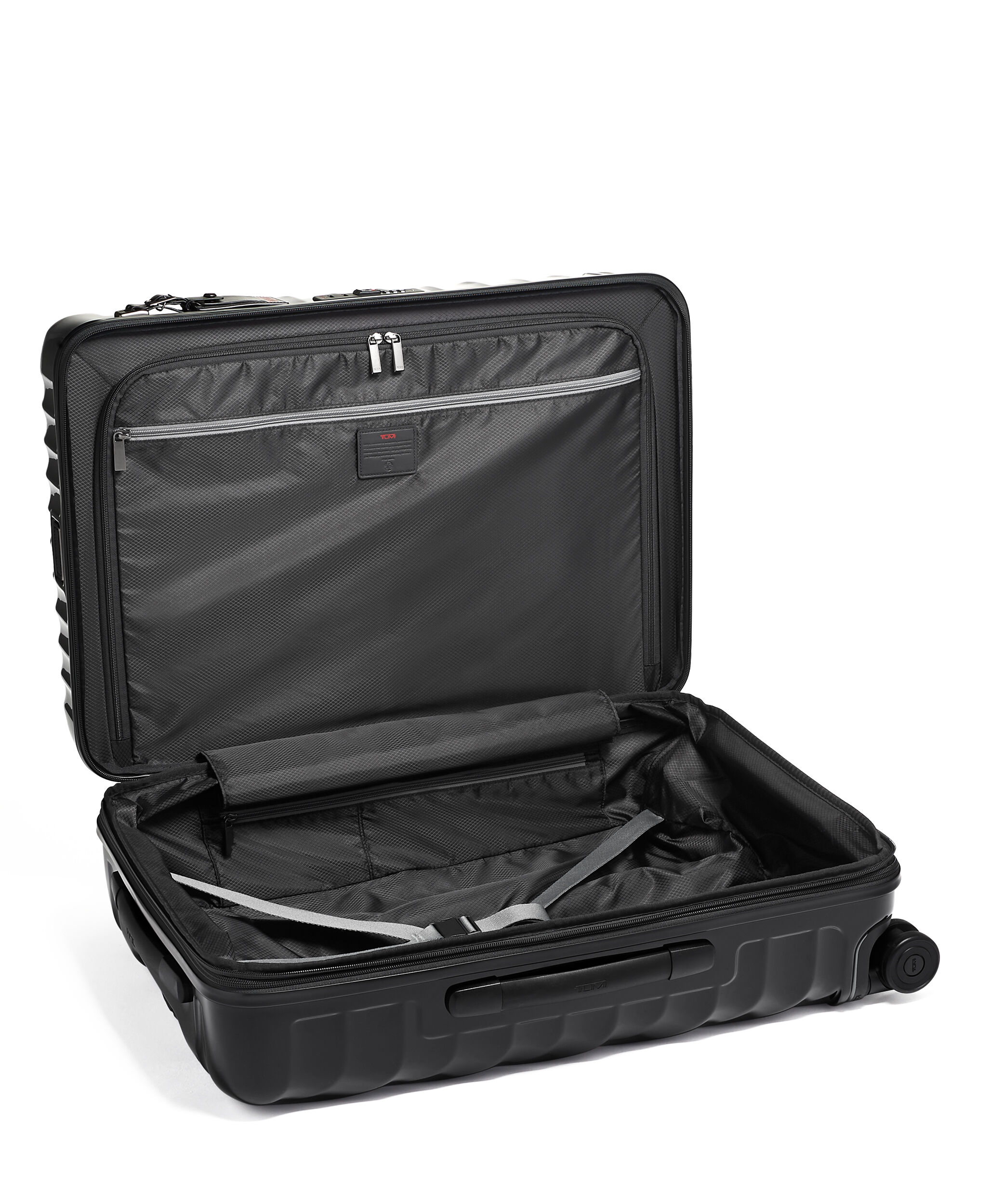 tumi出品です 19 Degree Short Trip Expandable Checked Luggage 66 cm Black | TUMI