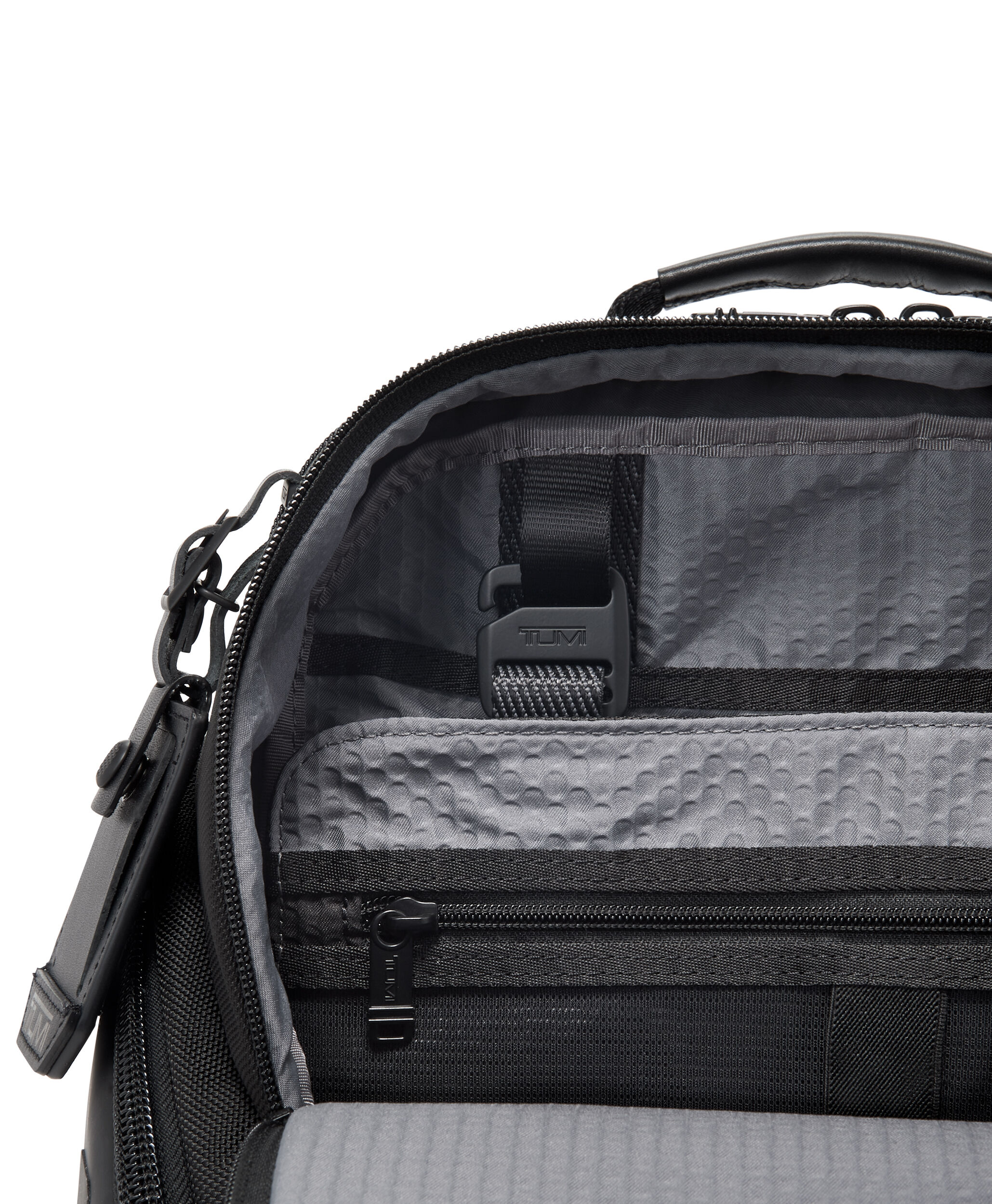 Tumi travel organizer 2025