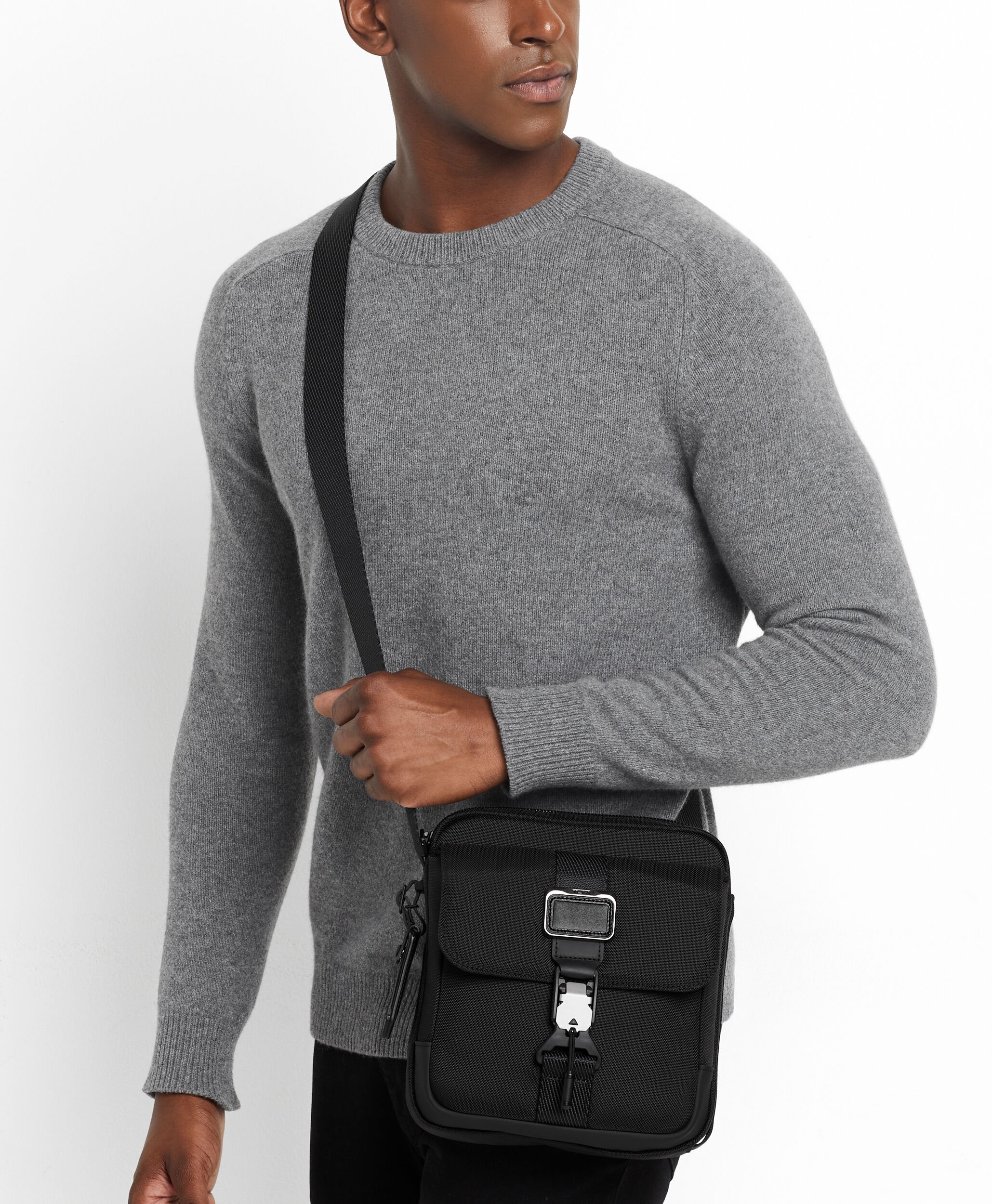 Alpha Bravo Junior Crossbody | TUMI Belgium