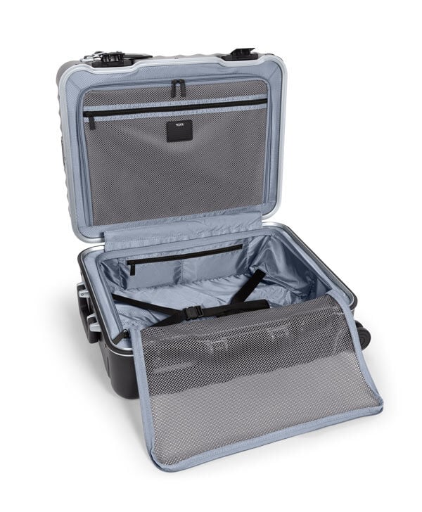 Tumi pilot case outlet