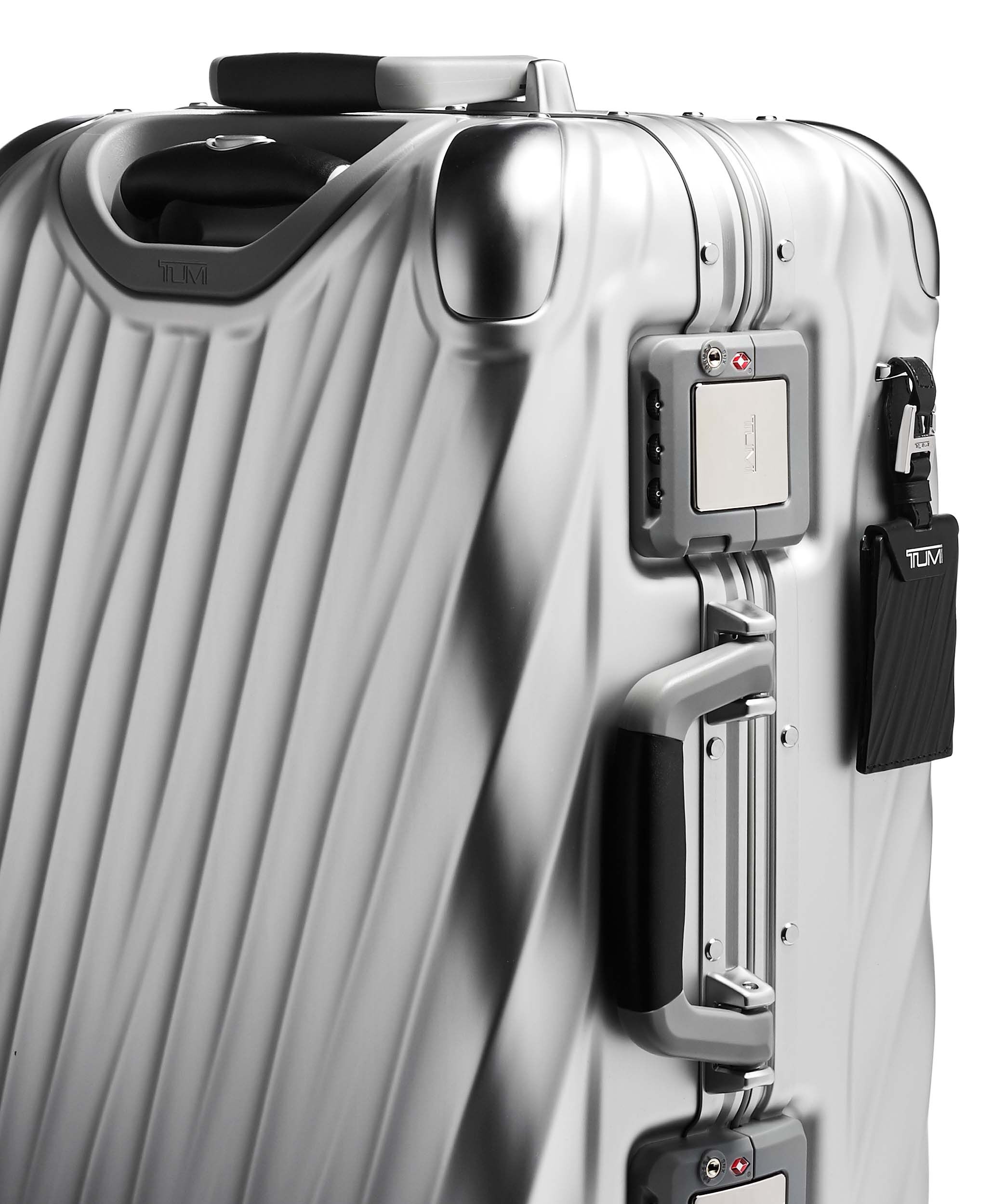 aluminum carry on bag