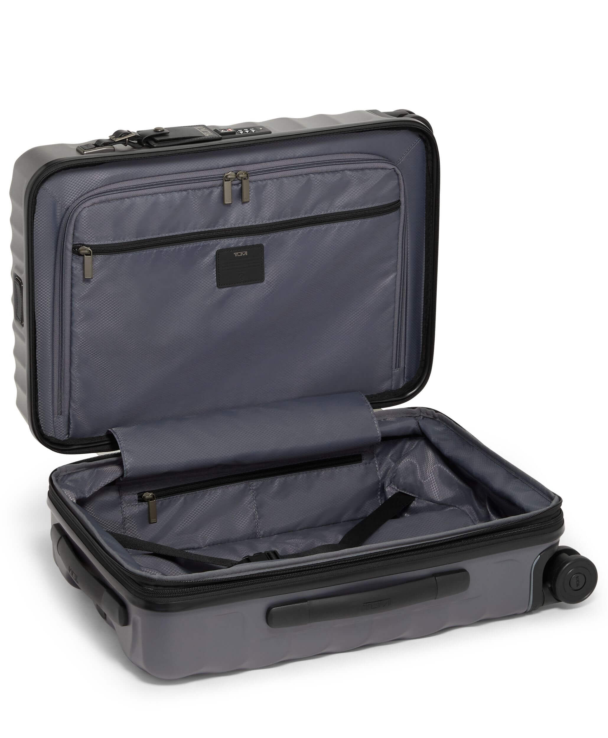 Tumi 19 degree carry on 2025