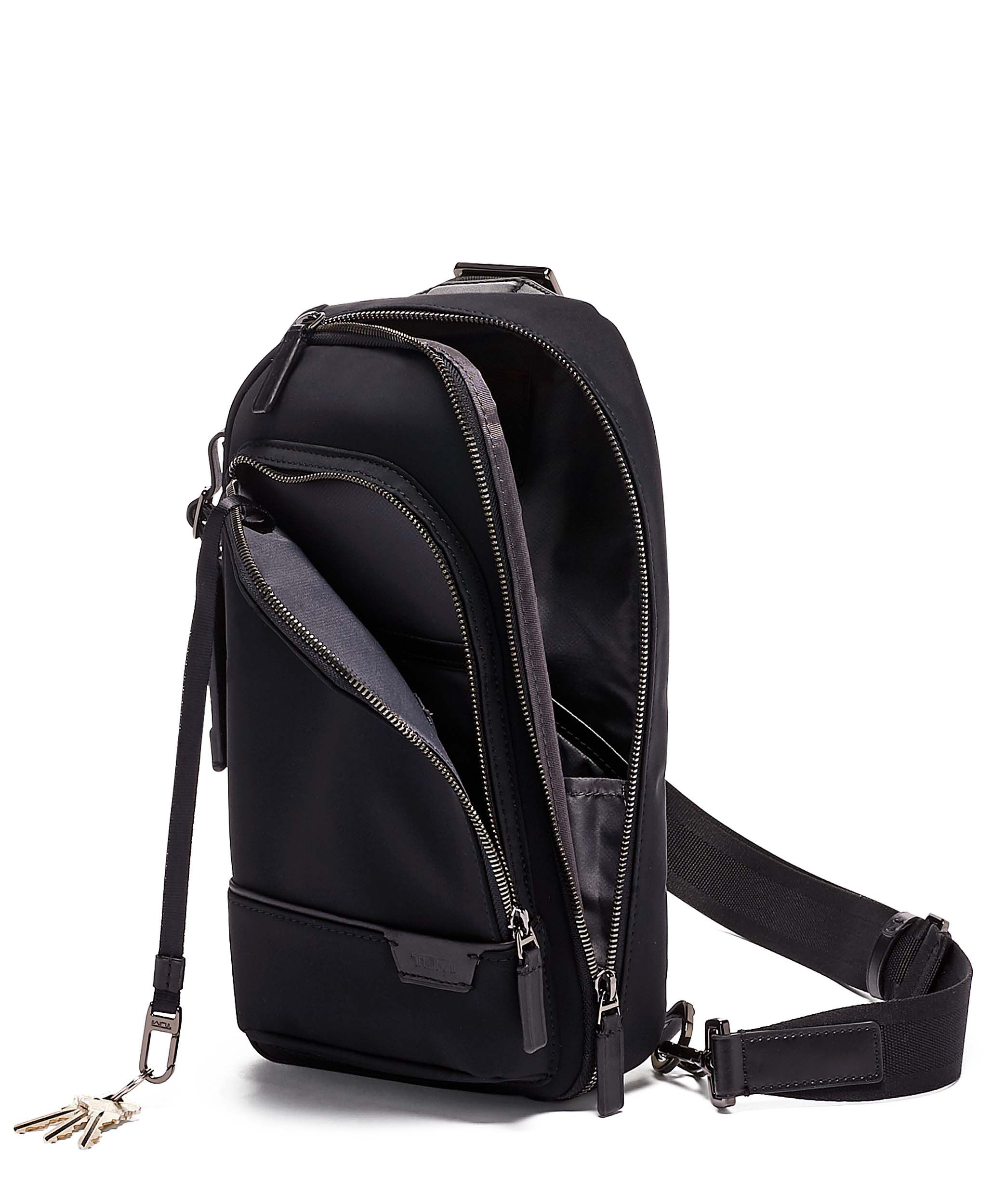 TUMI 最大41%☆4/20限定 正規品5年保証 トゥミ ボディバッグ
