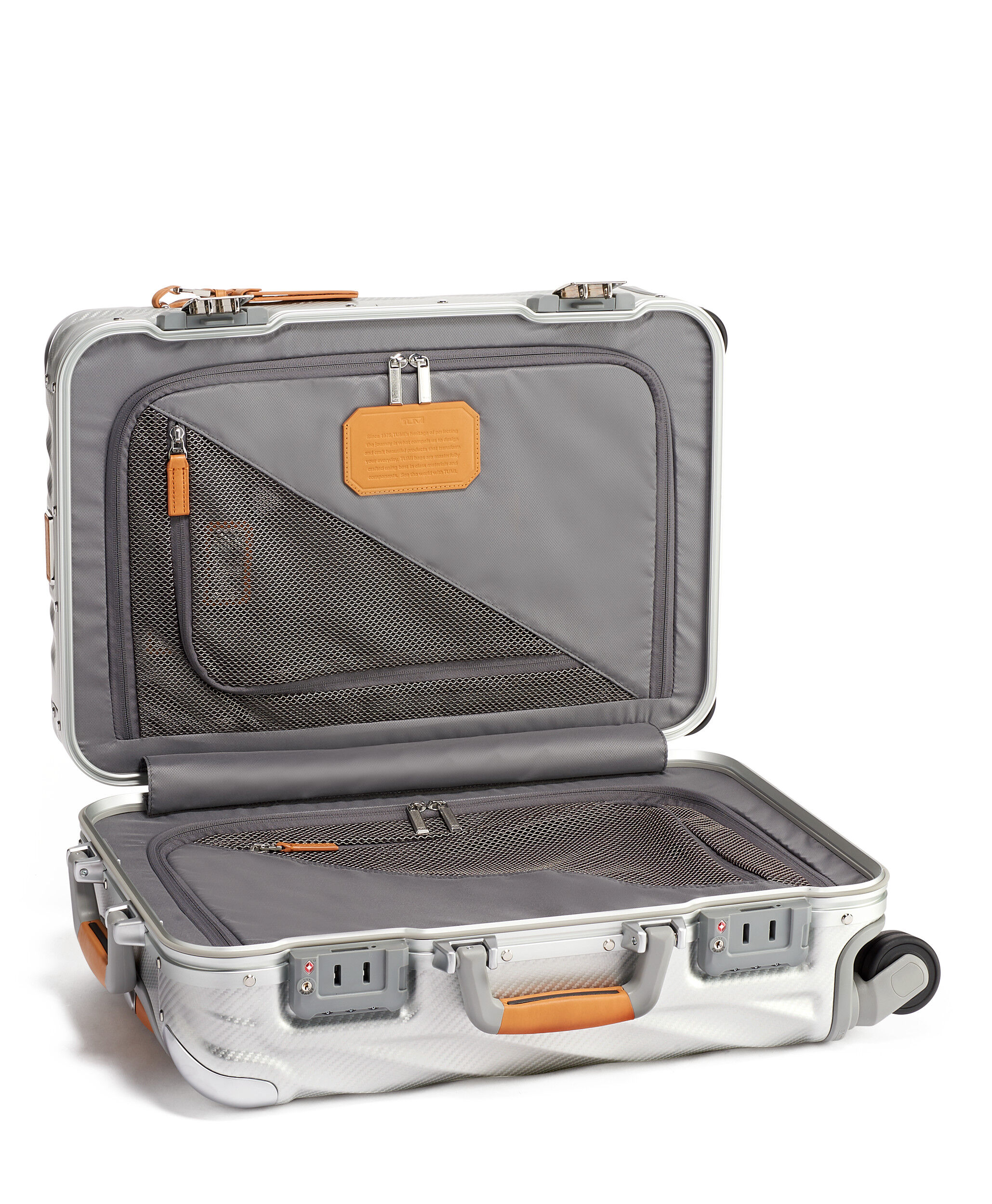 19 Degree Aluminium International Carry-On 56 cm Silver | TUMI Belgium