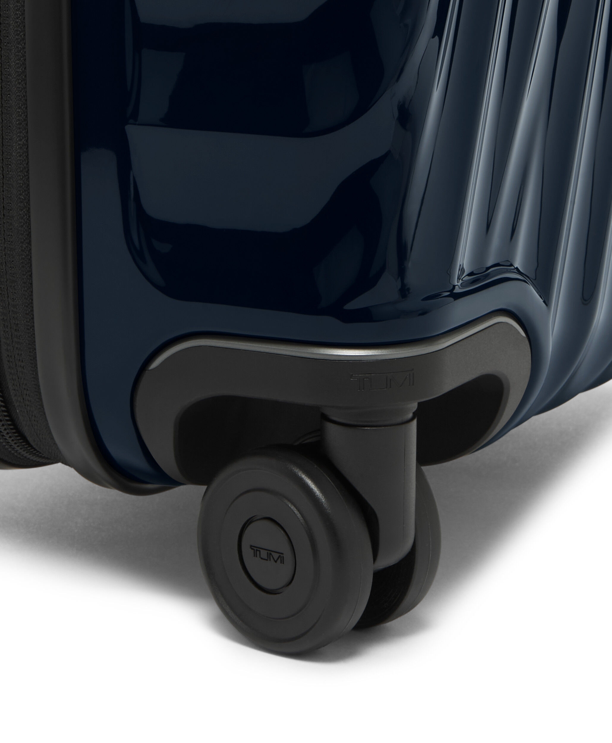 19 Degree International Expandable Carry-On 55 cm Blue | TUMI Belgium
