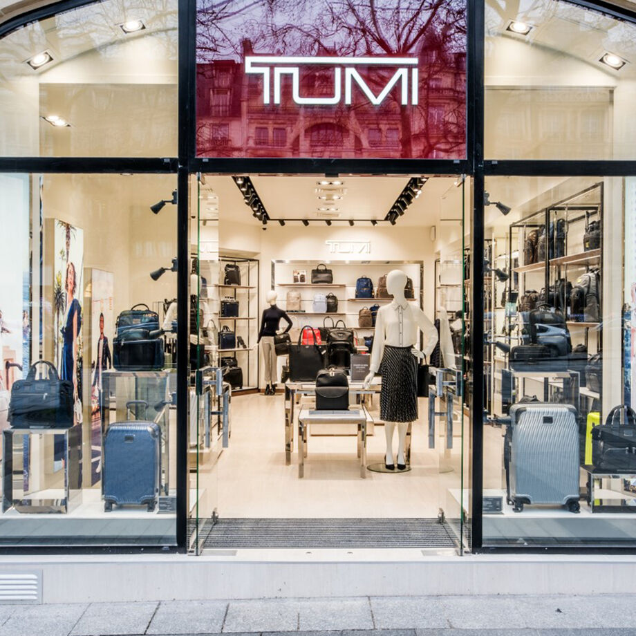 TUMI Store - Champs-&Eacute;lys&eacute;es